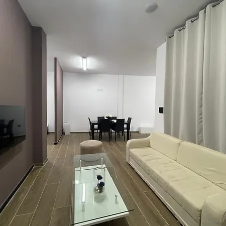Gold Free Parking Apartament