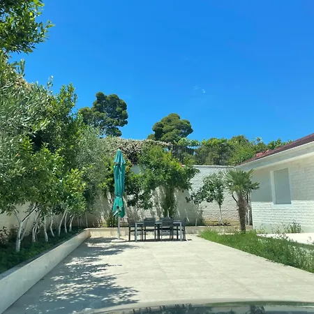 Gold Free Parking * Vlorë