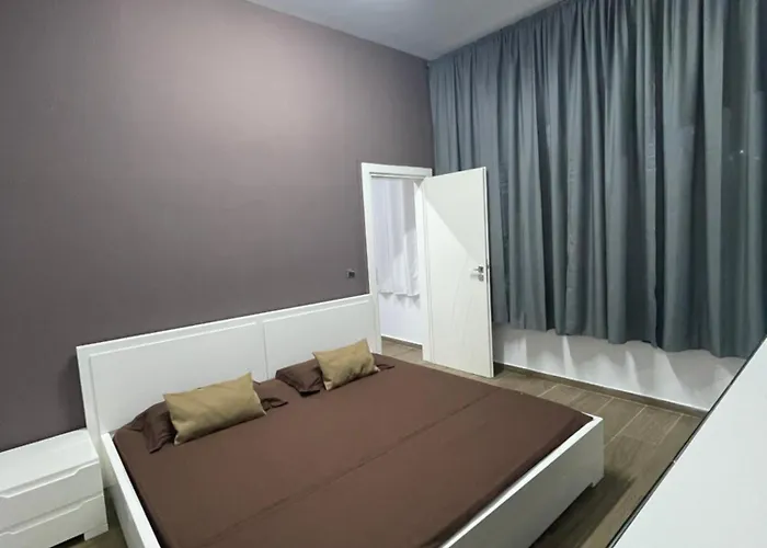 Gold Free Parking * Vlorë